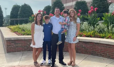 Hiring lawn care service