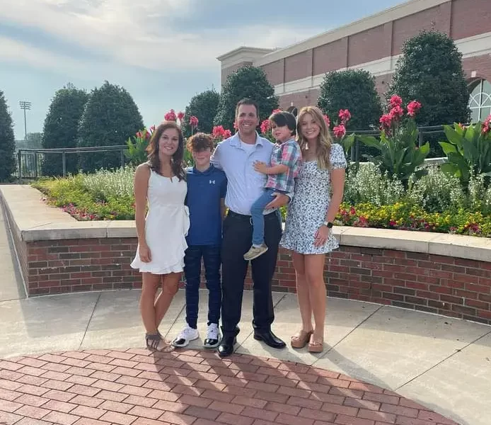 Hiring lawn care service